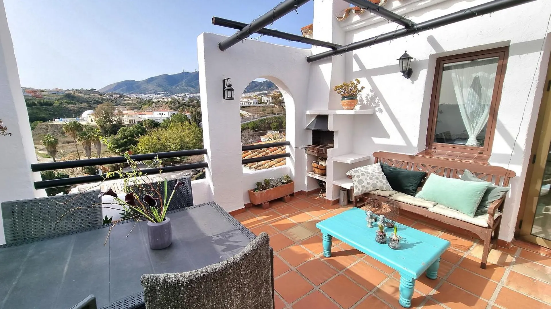 2 Bed Apartment In Pueblo Evita Benalmádena